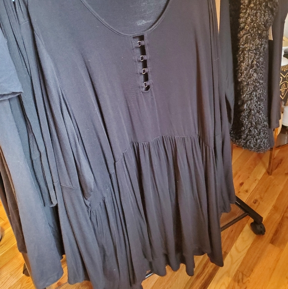 Torrid Size 6 Top - Picture 2 of 4